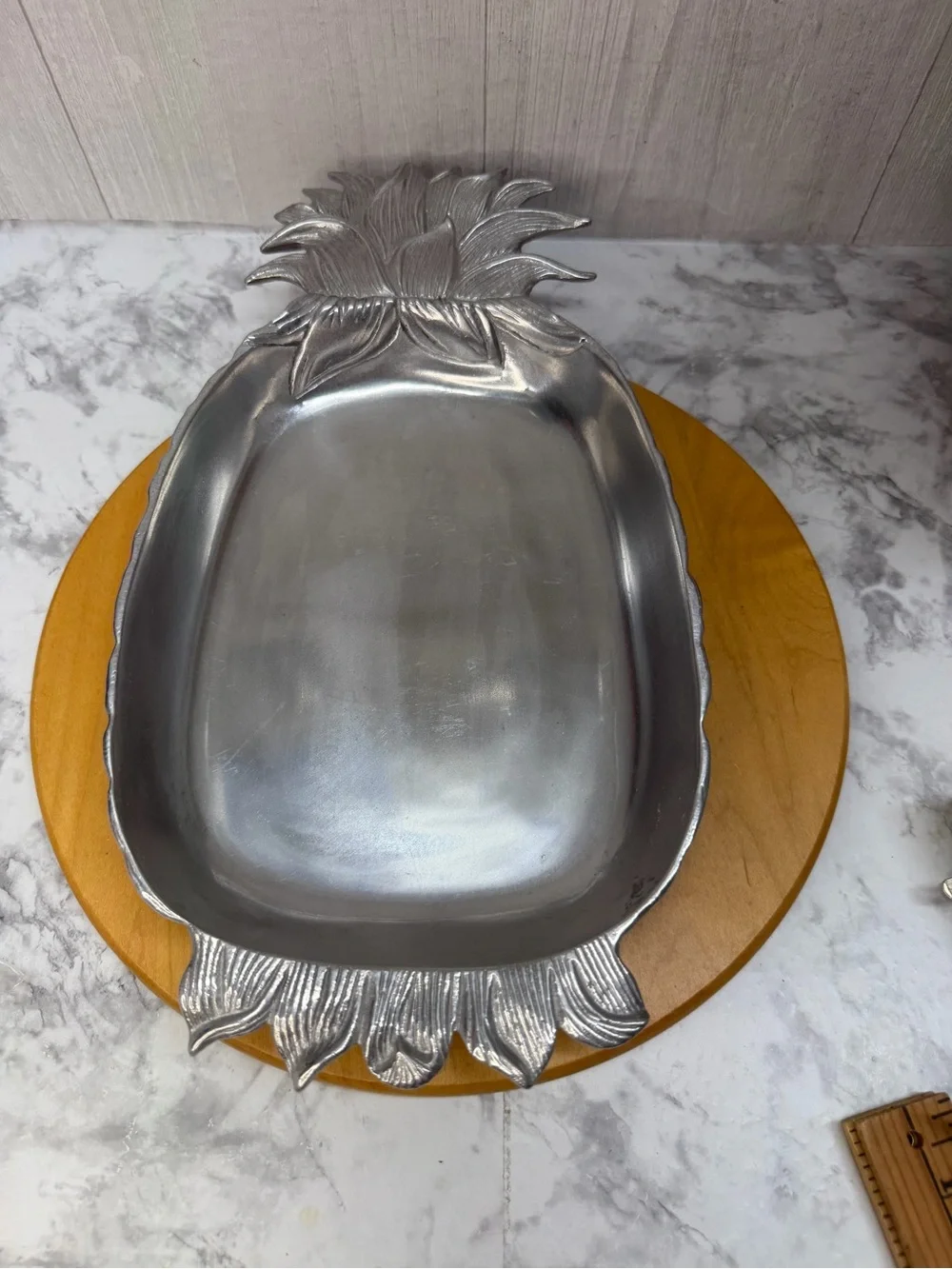 BELAVERRA Pineapple Metal Serving Tray Dish Bowl Centerpiece HTF piece 14x7.25